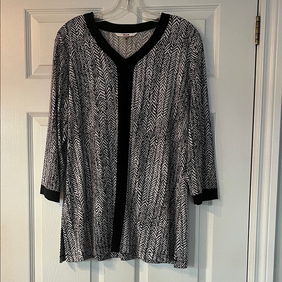 Alia Tops - Alia Monochrome Zigzag Top